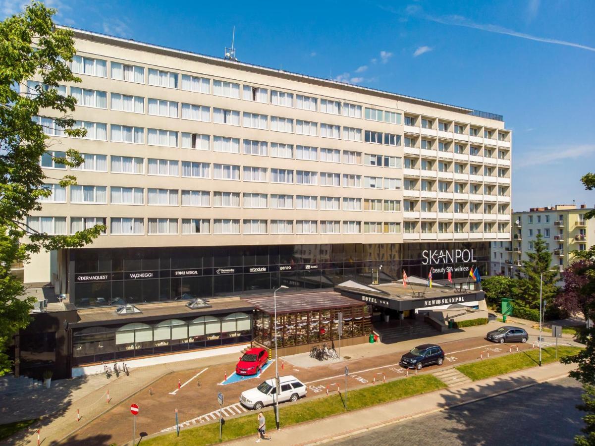 Hotel New Skanpol 코워브제크 외부 사진